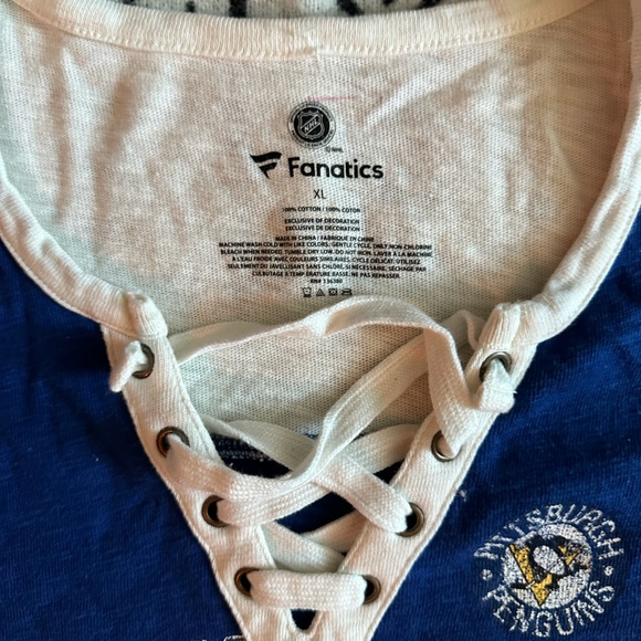 Woman’s Pittsburgh Penguins Fanatics Branded Royal/White True Classic Lace Up - Picture 3 of 4